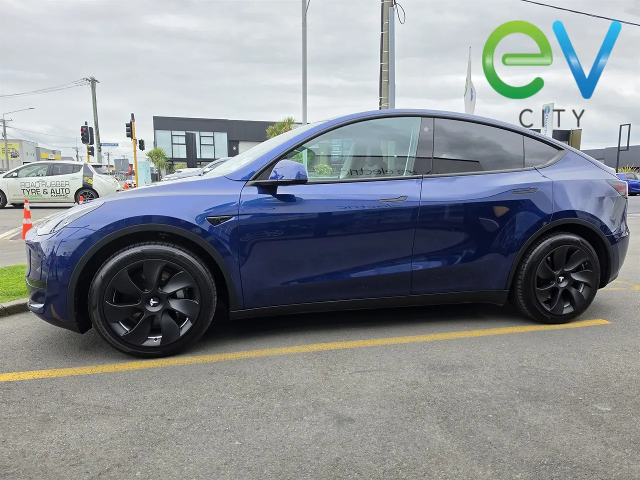 2022 Tesla Model Y Rear Wheel Drive, photo 6