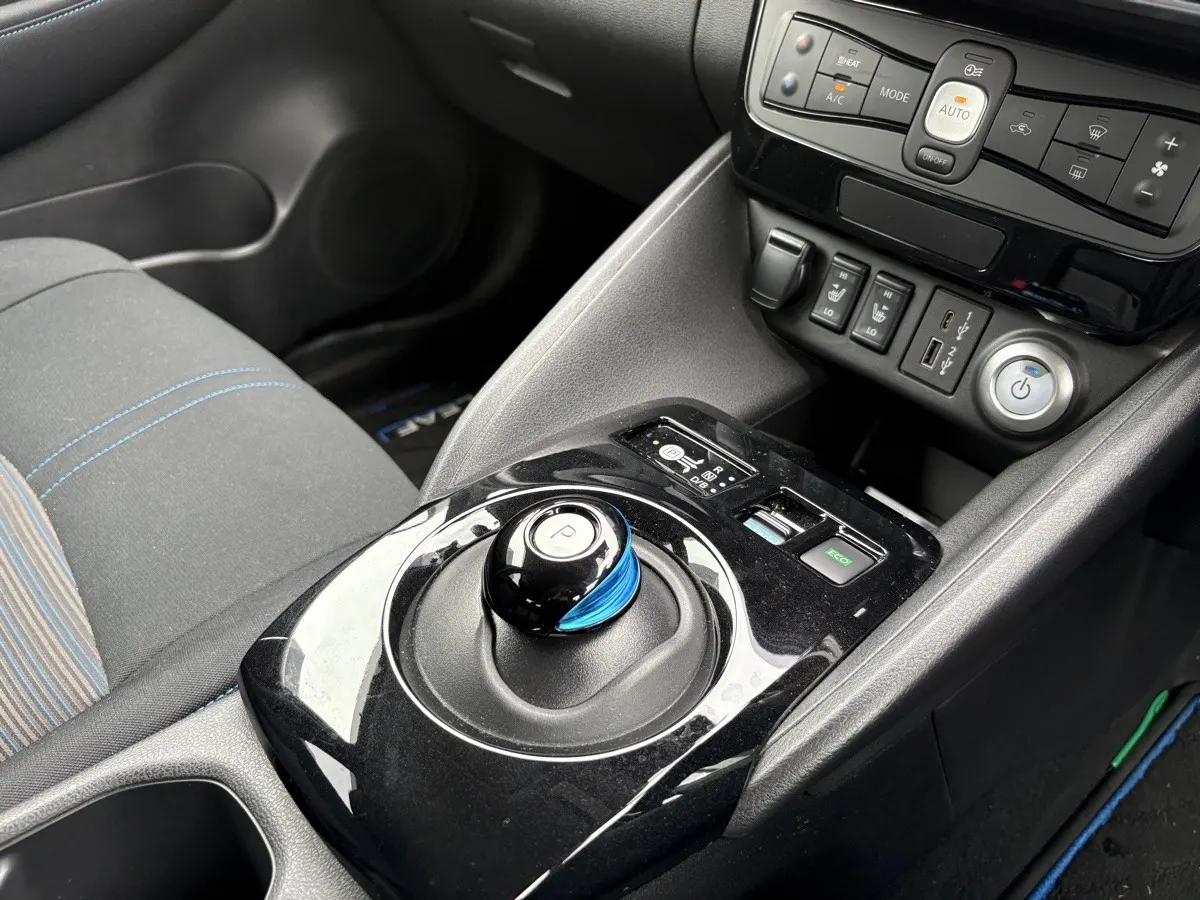 2022 Nissan Leaf X V Selection (40kWh), photo 9