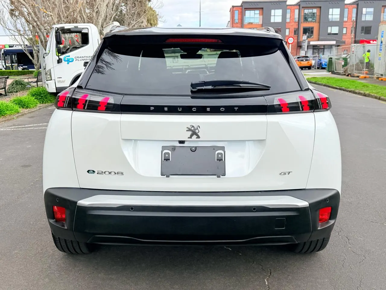 2023 Peugeot e-2008 GT (50kWh) — photo 6