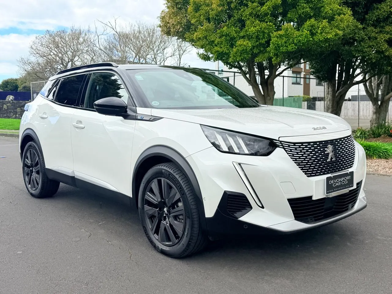 2023 Peugeot e-2008 GT (50kWh) — photo 3
