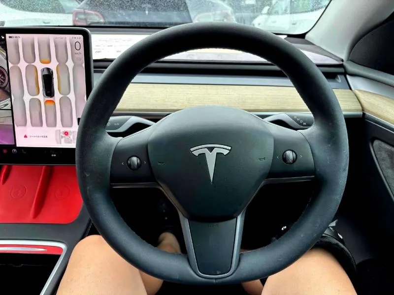 2023 Tesla Model Y RWD (60kWh) — photo 7
