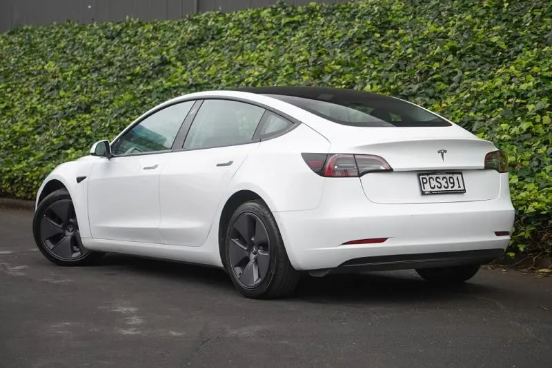 2022 Tesla Model 3 SR+, photo 7