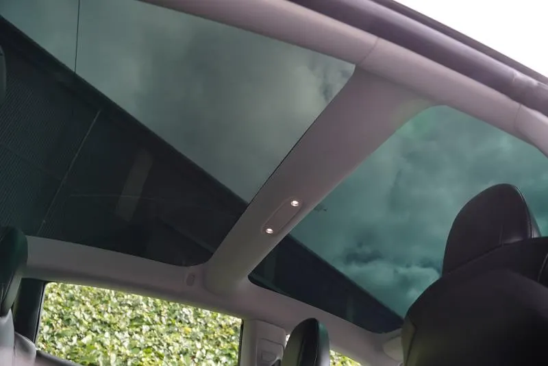 2022 Tesla Model 3 SR+, photo 2