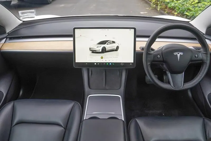 2022 Tesla Model 3 SR+, photo 10