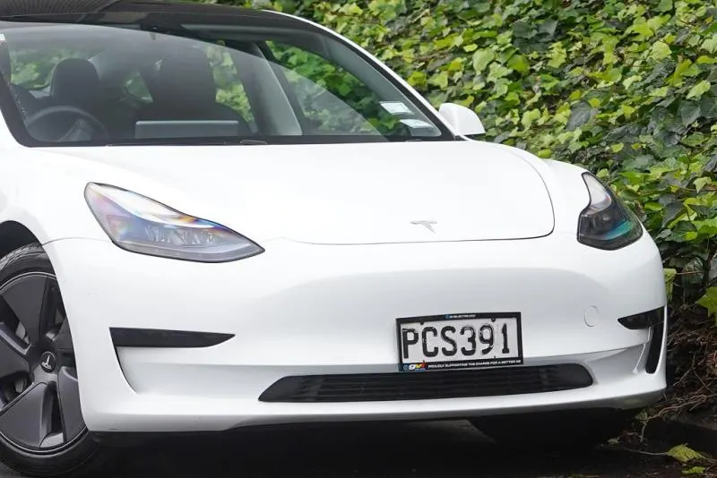 2022 Tesla Model 3 SR+, photo 3