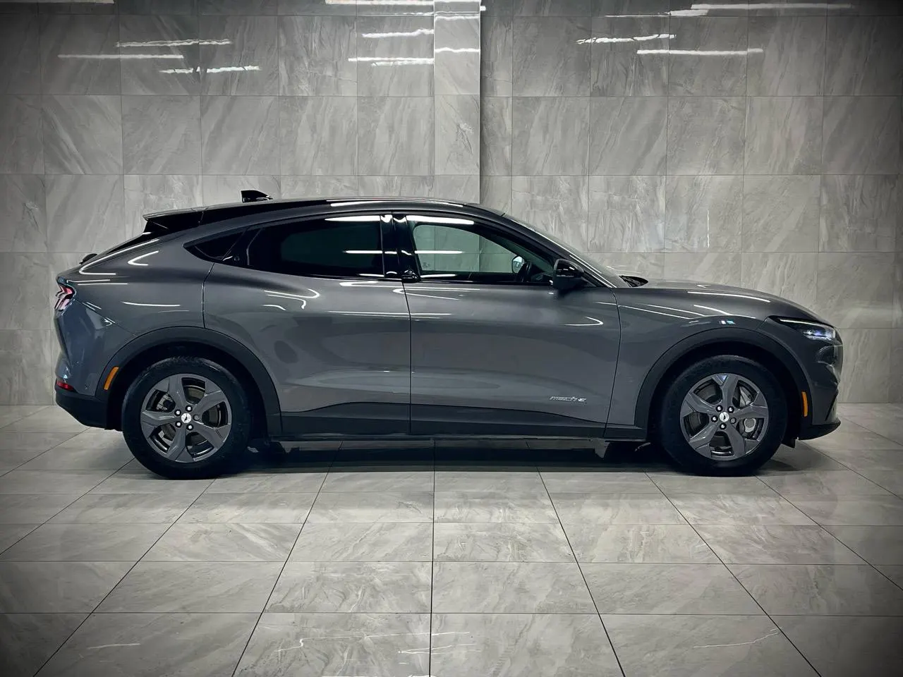 2023 Ford Mustang Mach-E (75kWh), photo 2
