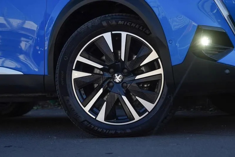 2021 Peugeot e-2008 GT Line (50kWh) — photo 8