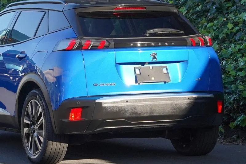 2021 Peugeot e-2008 GT Line (50kWh) — photo 4
