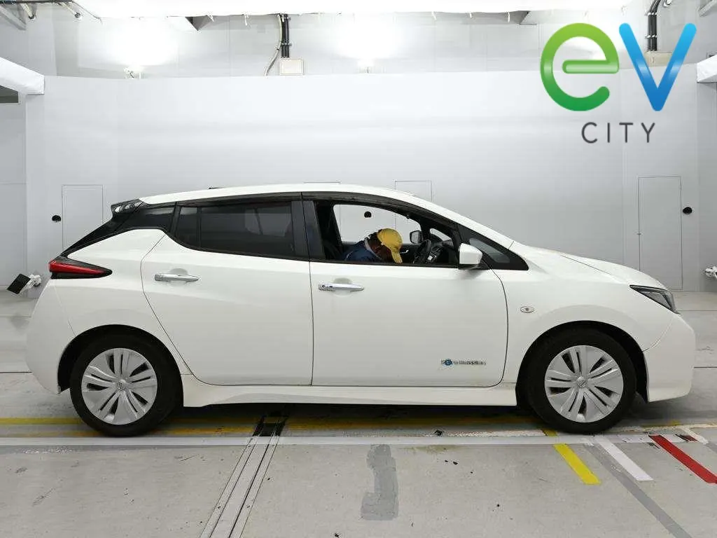 2018 Nissan Leaf S (40kWh) — photo 6
