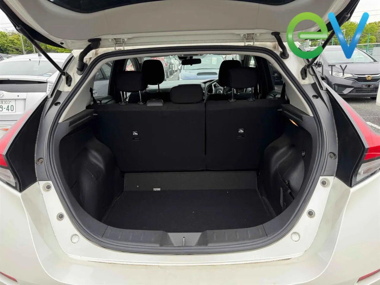 2018 Nissan Leaf S (40kWh) — photo 14