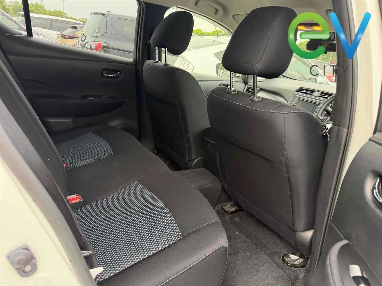 2018 Nissan Leaf S (40kWh) — photo 13