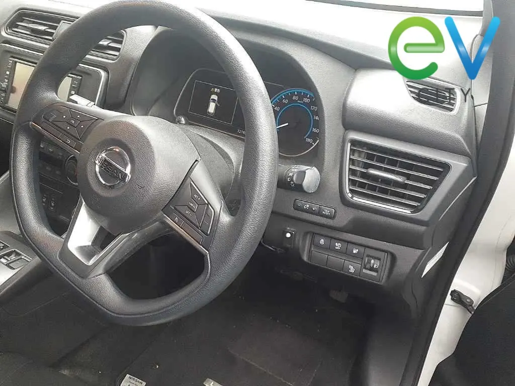 2018 Nissan Leaf S (40kWh) — photo 7
