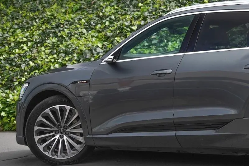 2022 Audi e-tron 50 S Line Quattro (71kWh) — photo 6