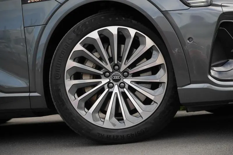 2022 Audi e-tron 50 S Line Quattro (71kWh) — photo 8