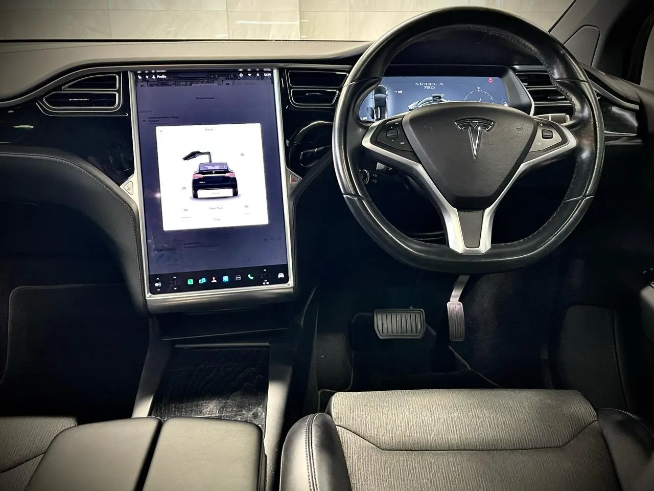 2017 Tesla Model X 75D — photo 16