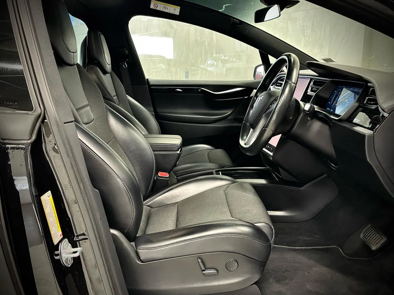 2017 Tesla Model X 75D — photo 18