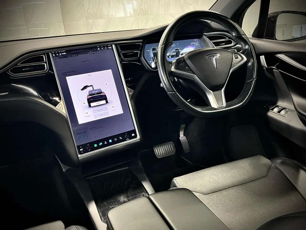 2017 Tesla Model X 75D — photo 11