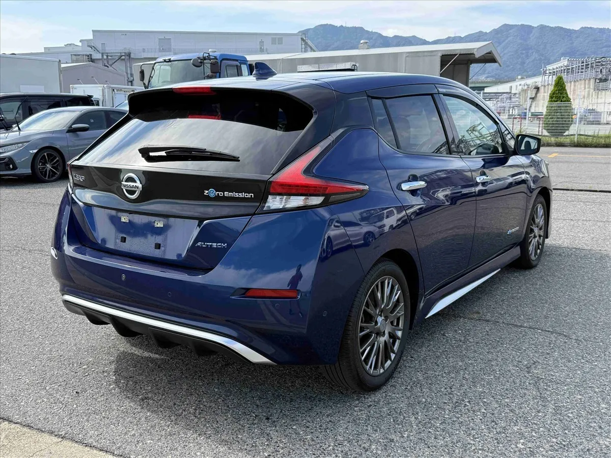 2021 Nissan Leaf AUTECH (40kWh) — photo 2