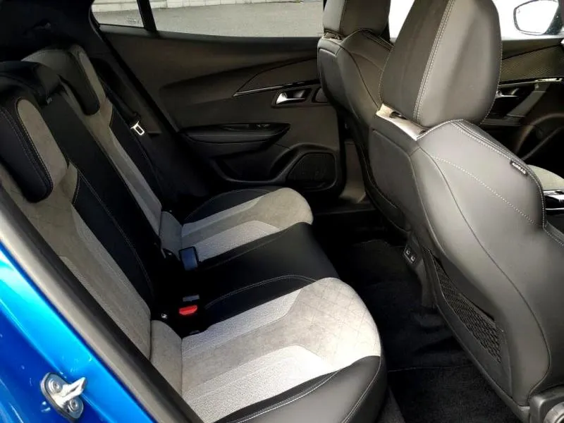 2021 Peugeot e-2008 GT (50kWh) — photo 8