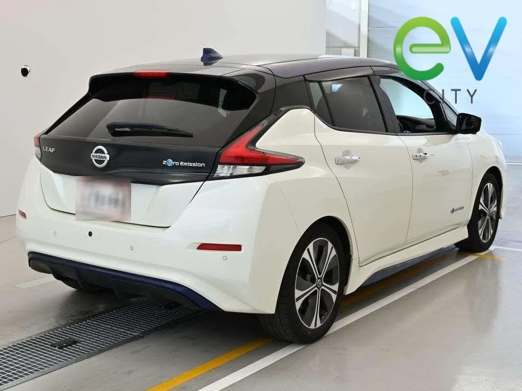 2021 Nissan LEAF X 40kWh With Pro Pilot, 360 Camera — photo 2
