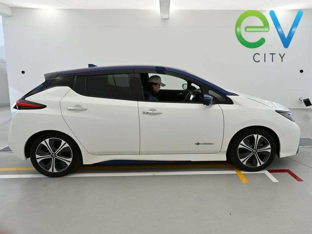2021 Nissan LEAF X 40kWh With Pro Pilot, 360 Camera — photo 5