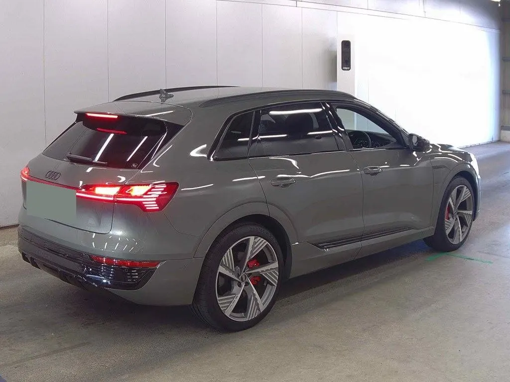2025 Audi Q8 E-Tron 55 S-Line Quattro Black Edition — photo 6