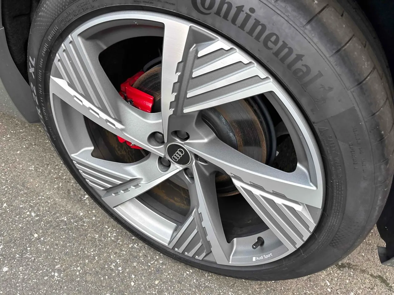 2025 Audi Q8 E-Tron 55 S-Line Quattro Black Edition — photo 7