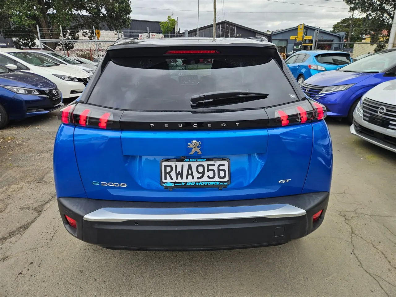 2022 Peugeot E-2008 GT Sport — photo 6