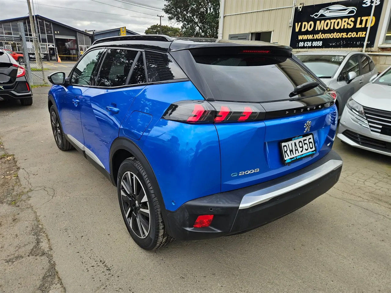 2022 Peugeot E-2008 GT Sport — photo 5
