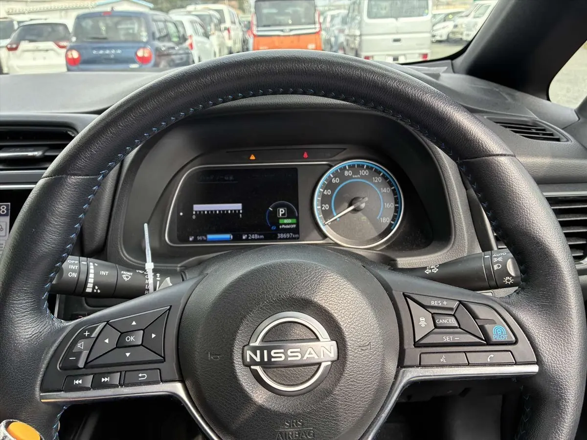 2022 Nissan Leaf X V Selection (40kWh) — photo 5