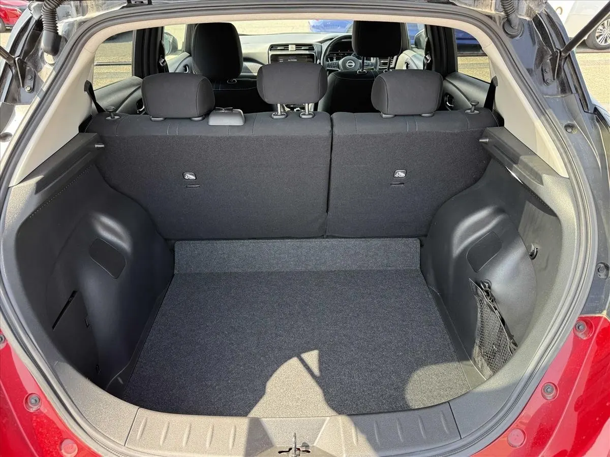 2022 Nissan Leaf X V Selection (40kWh) — photo 9