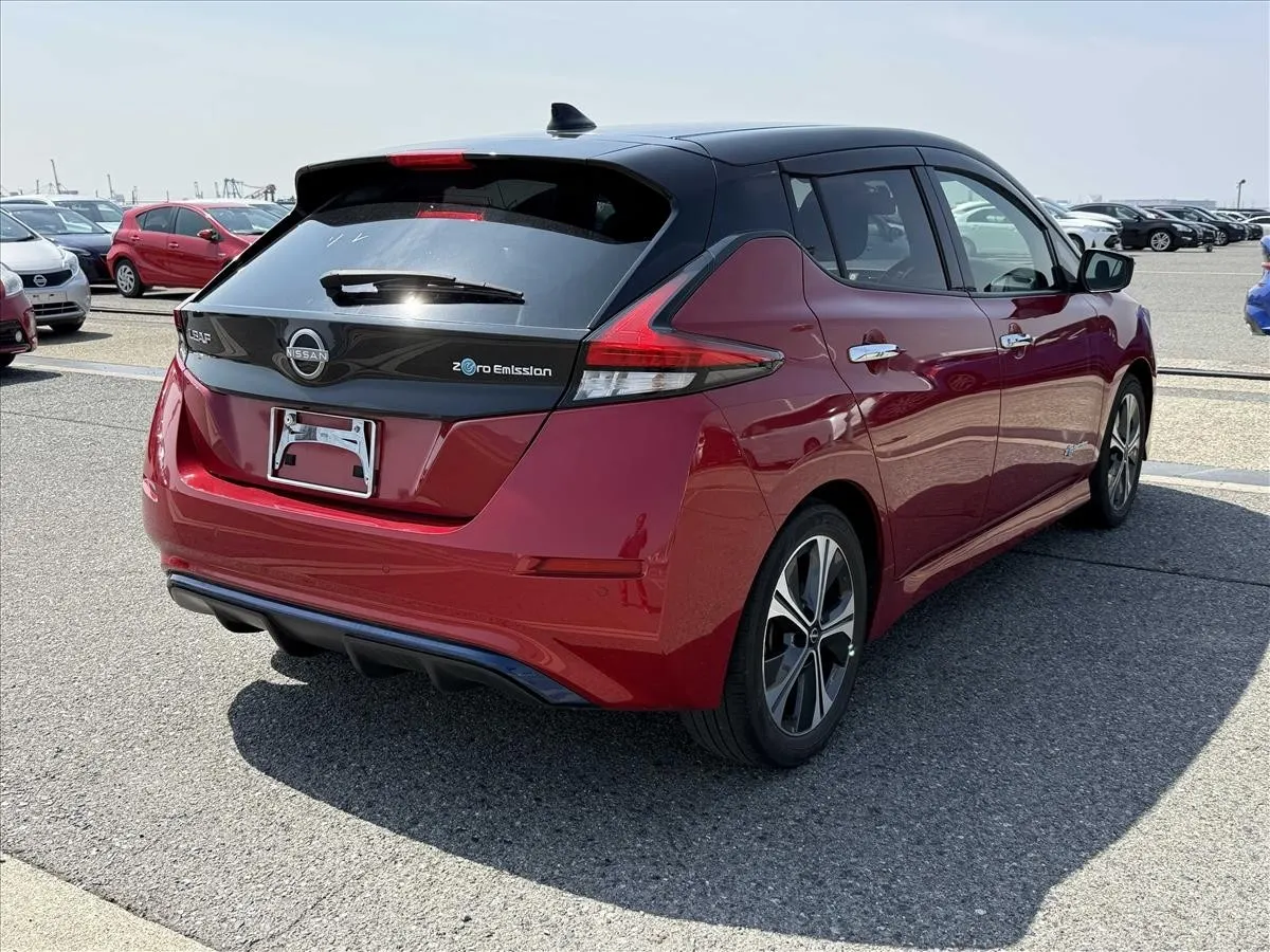 2022 Nissan Leaf X V Selection (40kWh) — photo 2