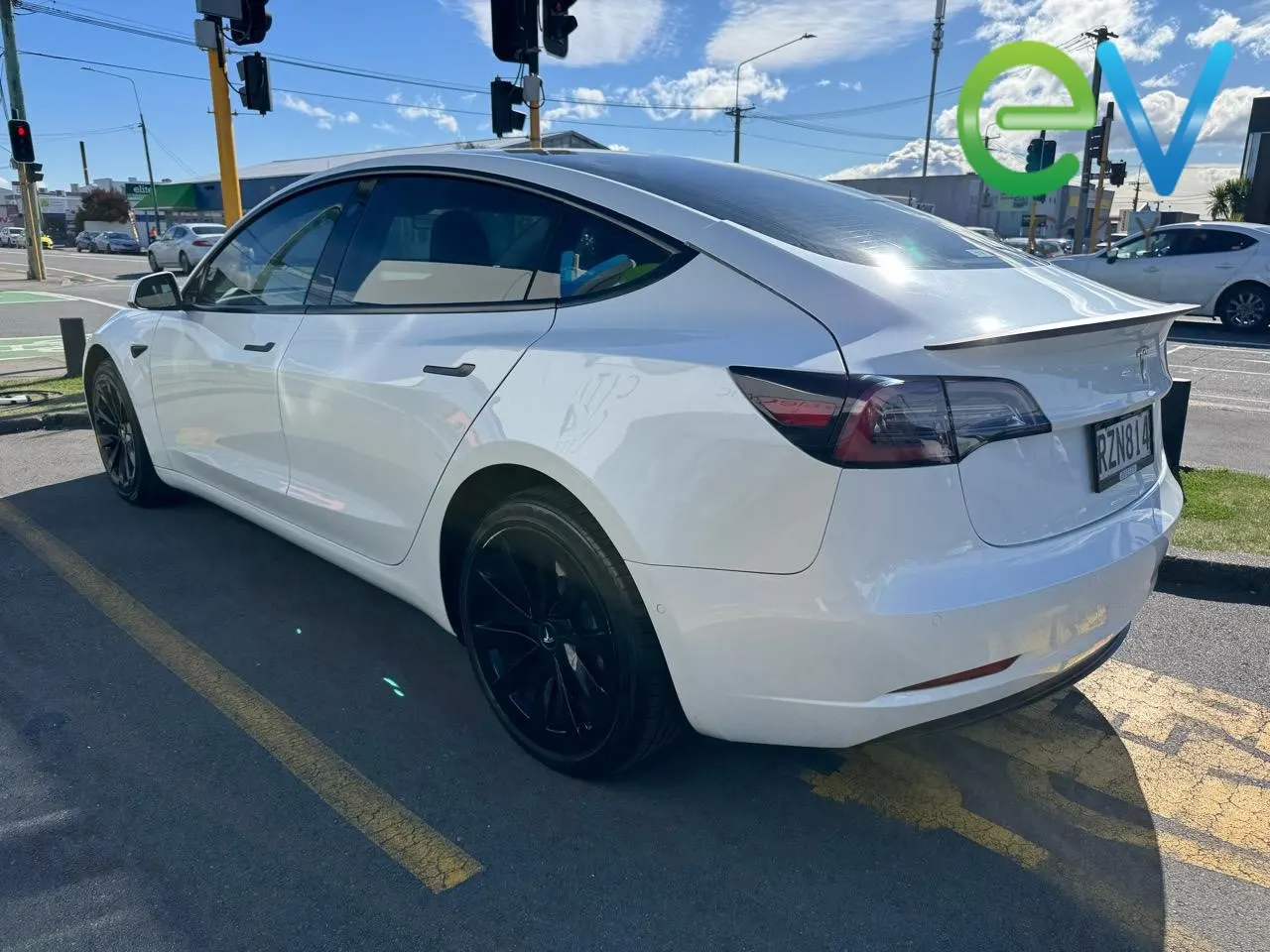 2021 Tesla Model 3 Standard Range Plus — photo 5