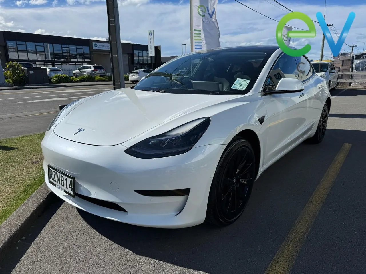 2021 Tesla Model 3 Standard Range Plus — photo 7