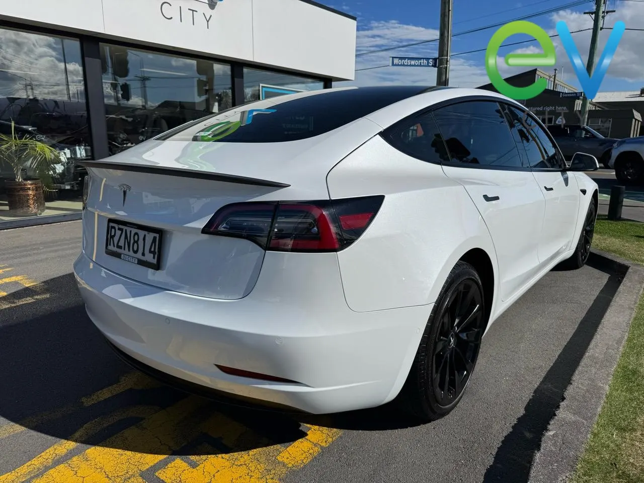 2021 Tesla Model 3 Standard Range Plus — photo 3