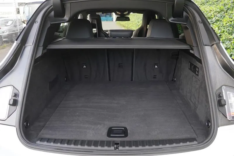 2022 BMW iX xDrive40 Launch Edition (76.6kWh) — photo 13
