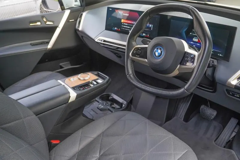 2022 BMW iX xDrive40 Launch Edition (76.6kWh) — photo 9