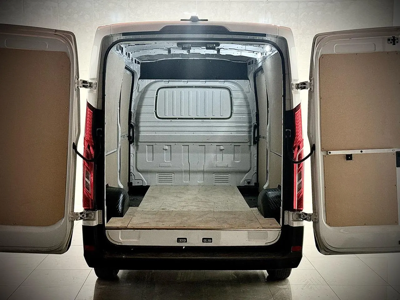 2023 LDV eDeliver 9 Bigger (52kWh) — photo 2