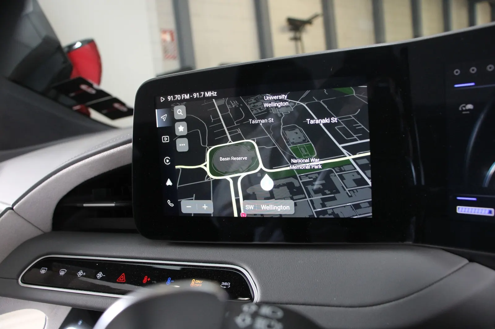 2025 MG Cyberster AWD Black Roof, photo 8
