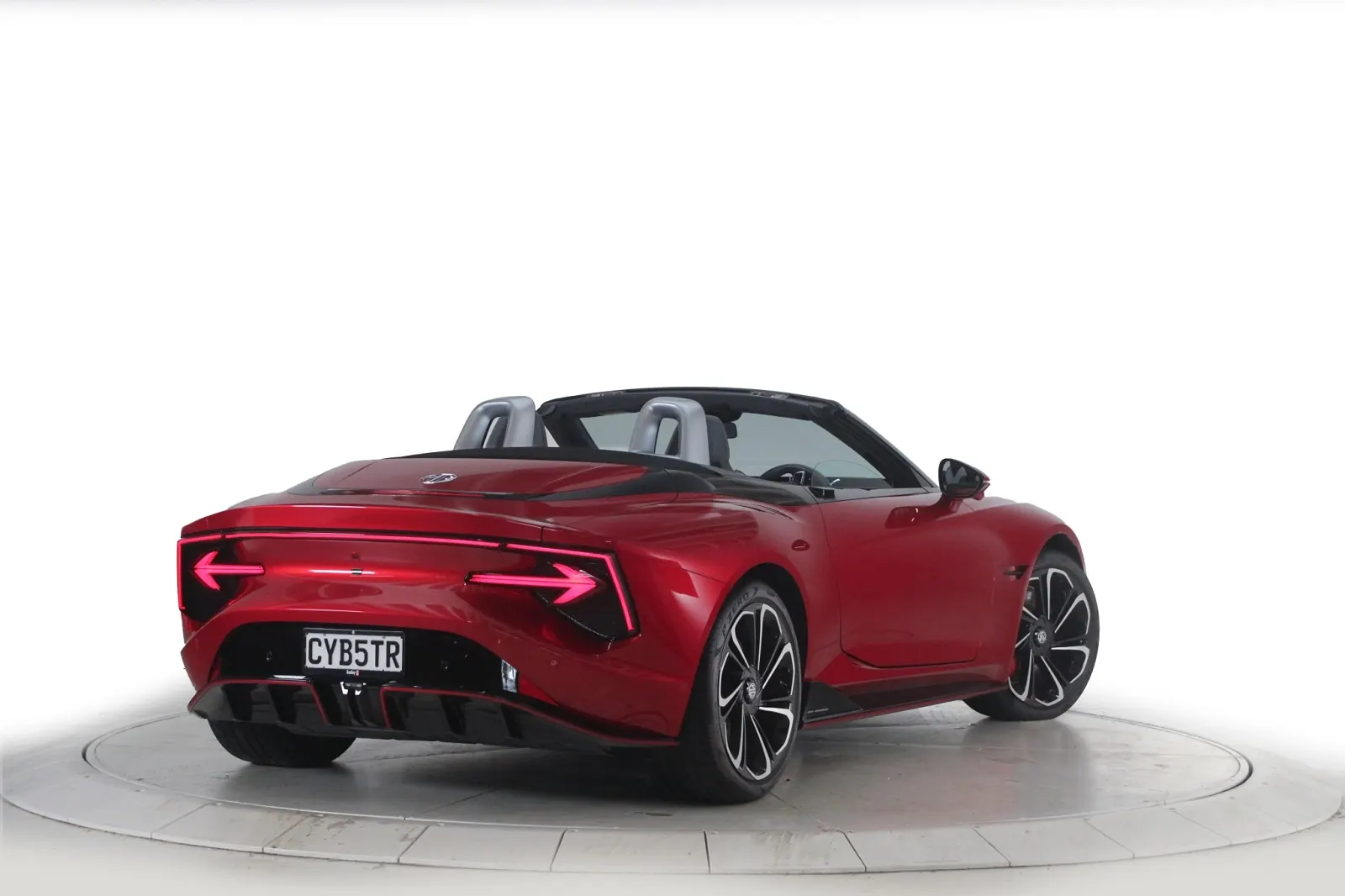2025 MG Cyberster AWD Black Roof, photo 2