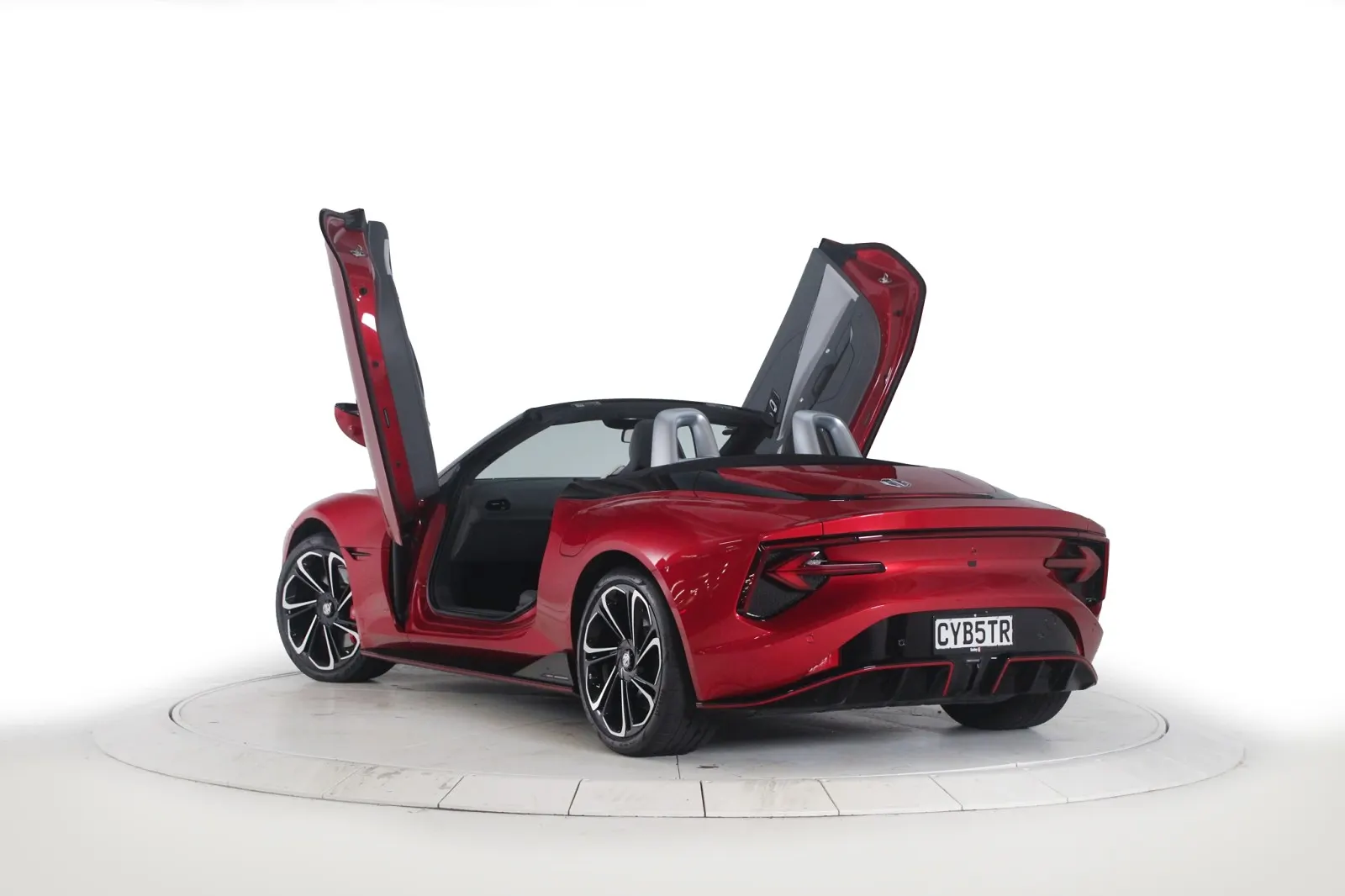2025 MG Cyberster AWD Black Roof, photo 4