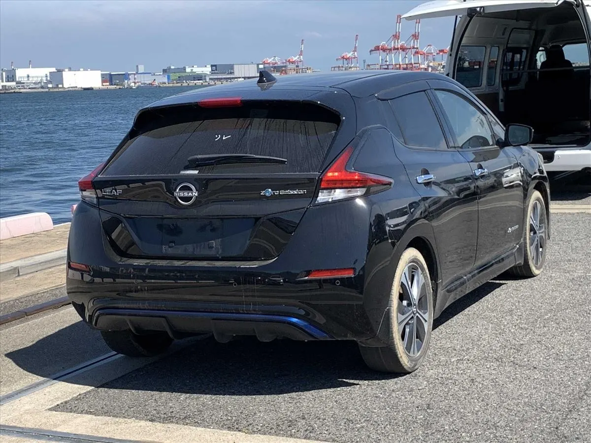 2022 Nissan Leaf X V Selection (40kWh) — photo 2