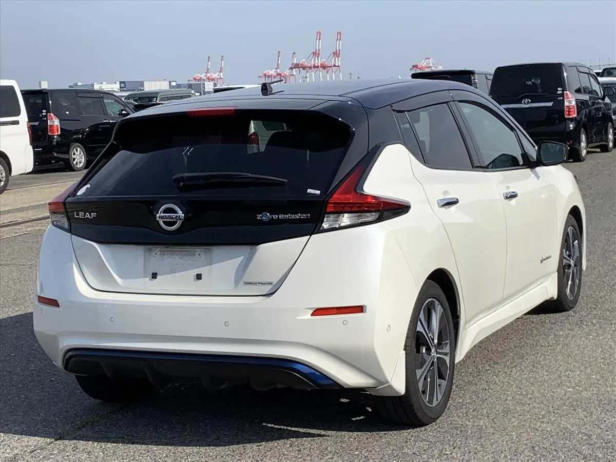 2017 Nissan Leaf G (40kWh), photo 2