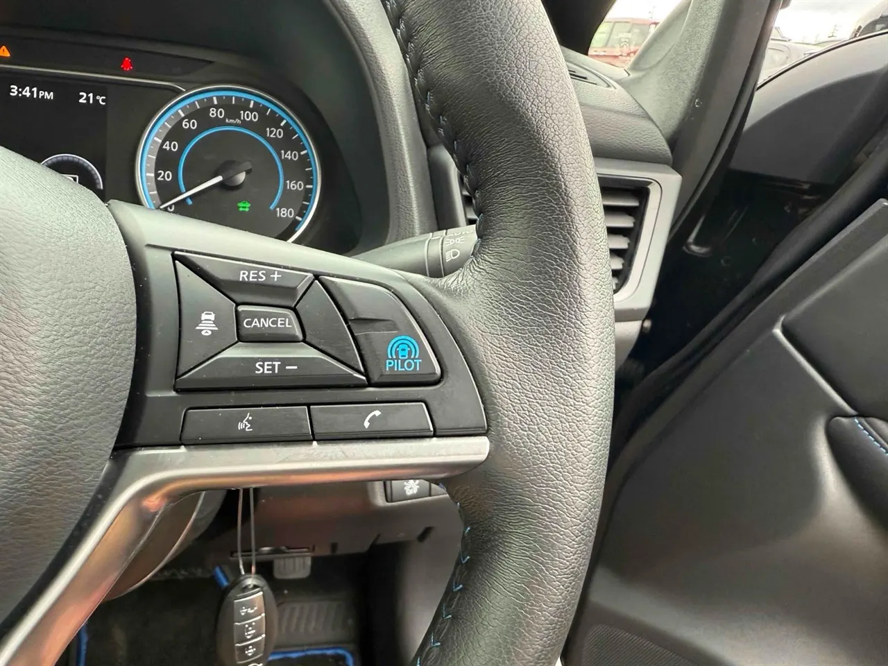 2022 Nissan Leaf e+ X (62kWh) — photo 6