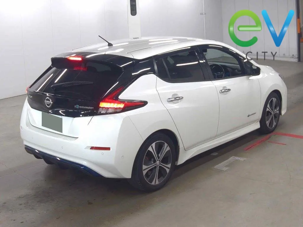 2017 Nissan Leaf G (40kWh), photo 2