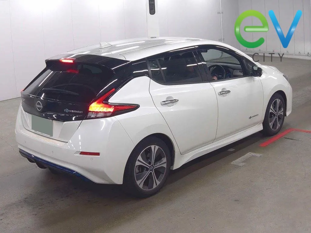 2022 Nissan LEAF X 40kWh With Pro Pilot, 360 Camera — photo 2