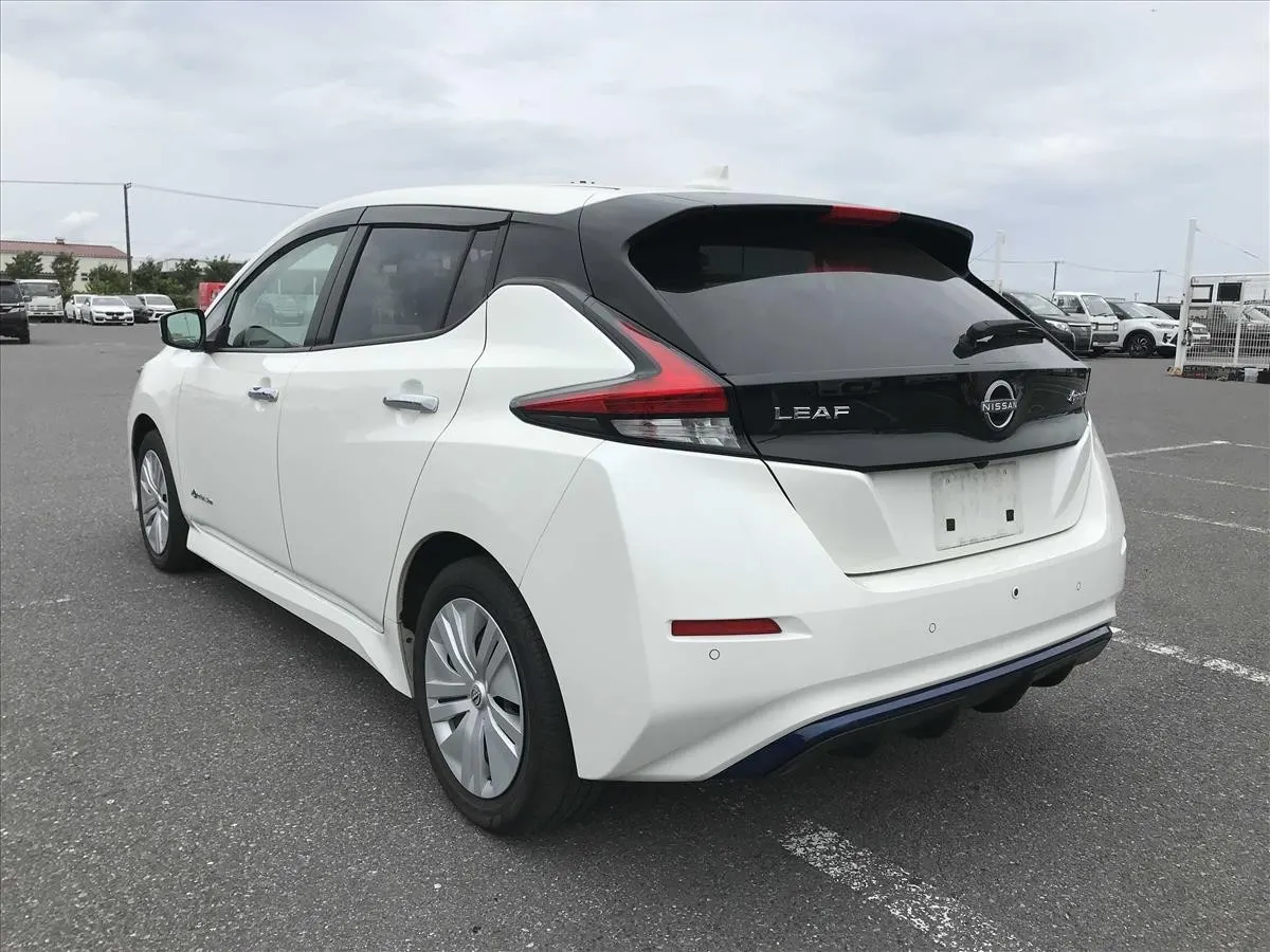 2022 Nissan Leaf S (40kWh) — photo 4