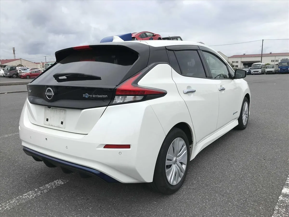 2022 Nissan Leaf S (40kWh) — photo 2