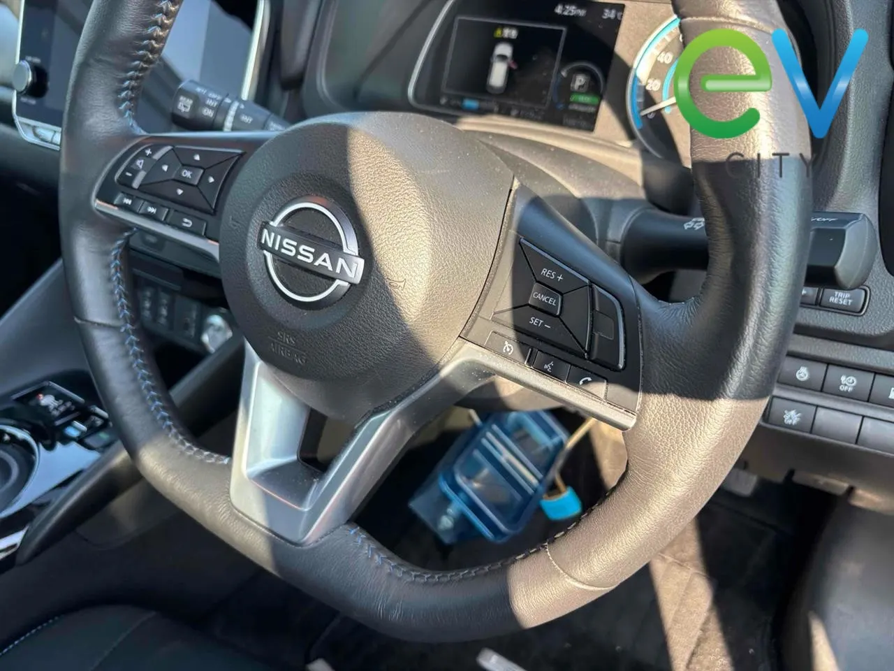 2022 Nissan LEAF X 40kWh — photo 4