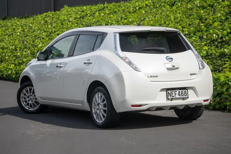 2015 Nissan Leaf 24S Gen 2 (24kWh) — photo 8